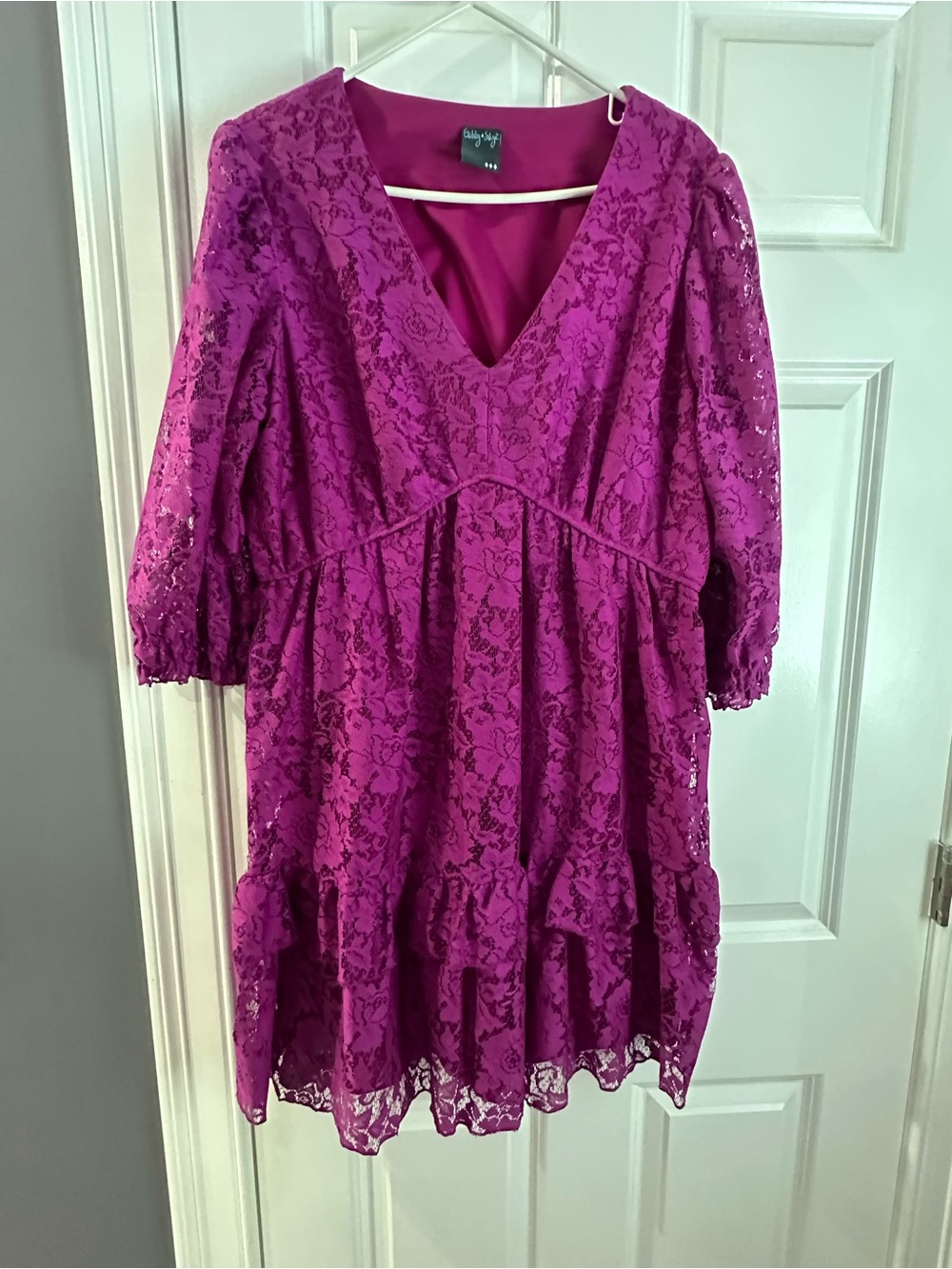 Women's Lace Tiered V-Neck Dress in Fuchsia